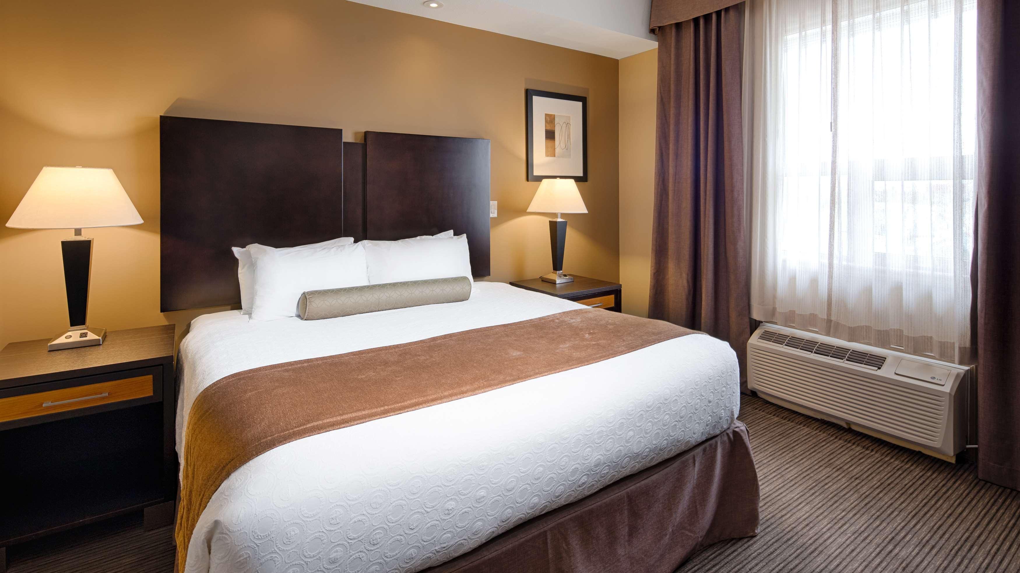 Best Western Plus Moose Jaw Exterior photo