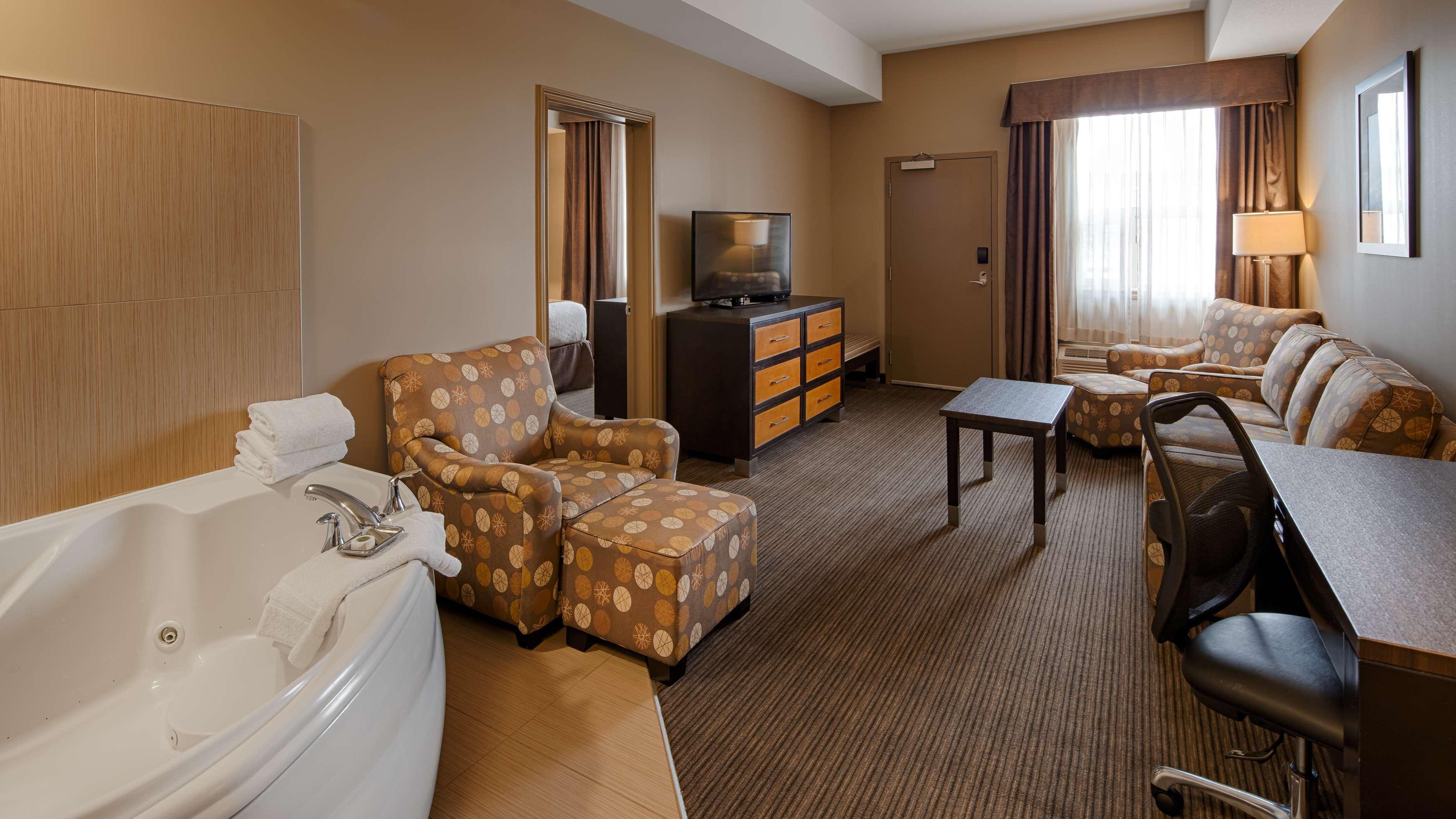 Best Western Plus Moose Jaw Exterior photo