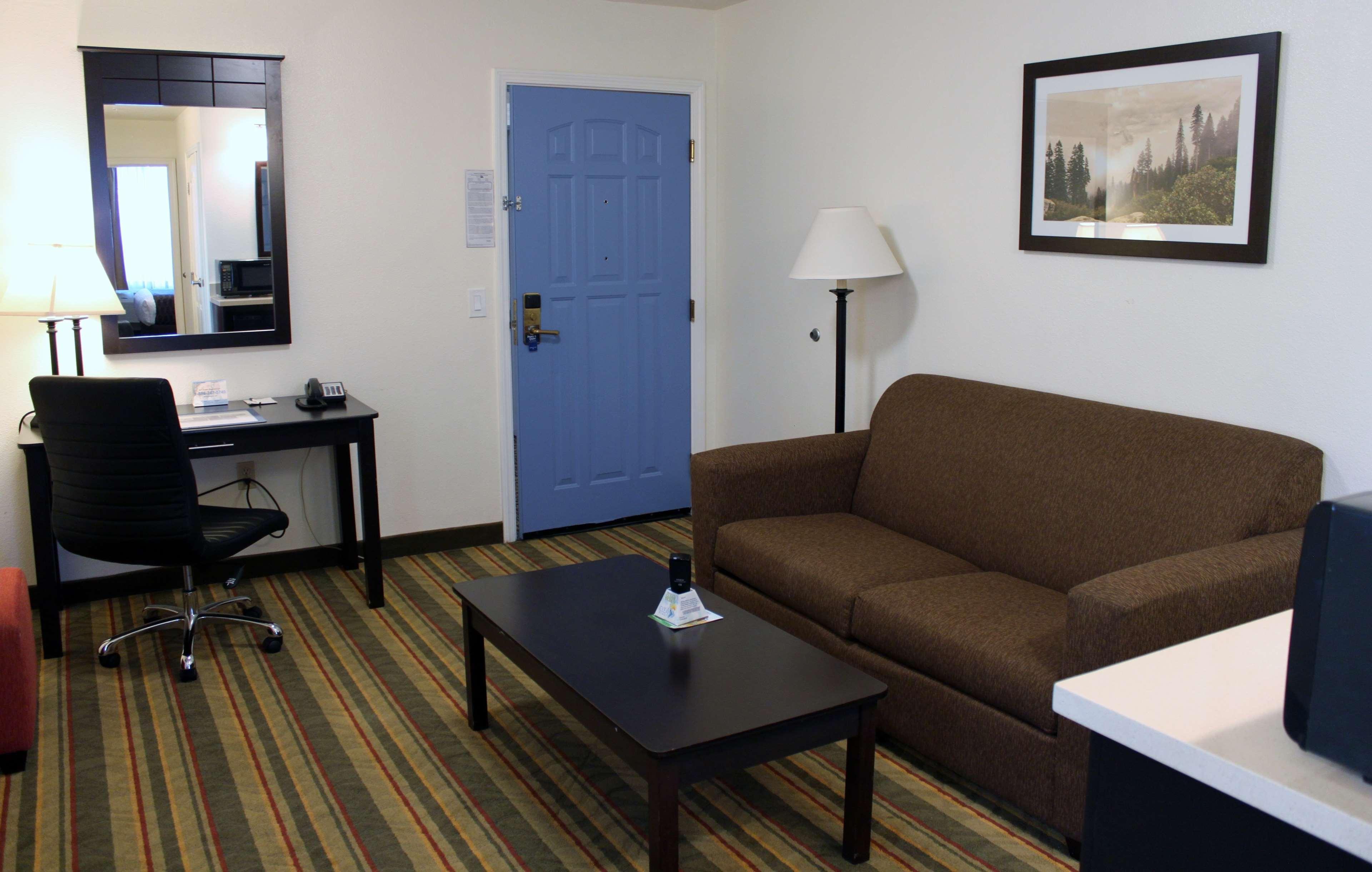 Best Western Plus Moose Jaw Exterior photo
