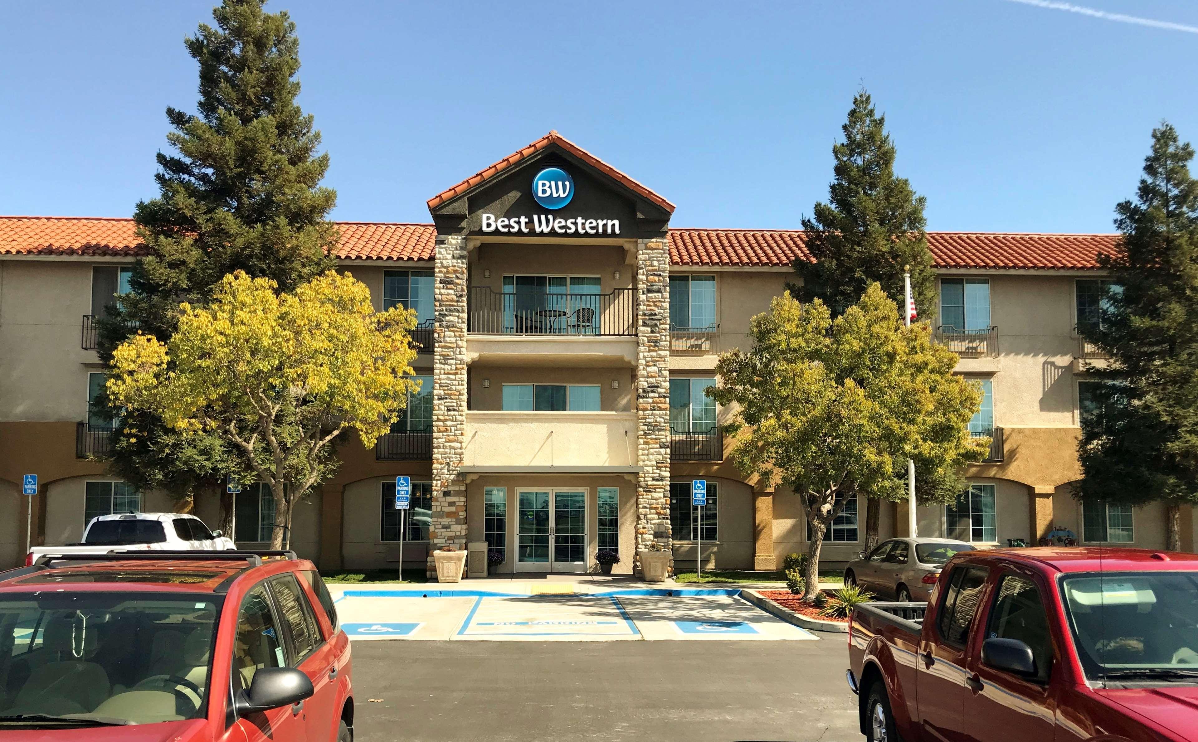 Best Western Plus Moose Jaw Exterior photo
