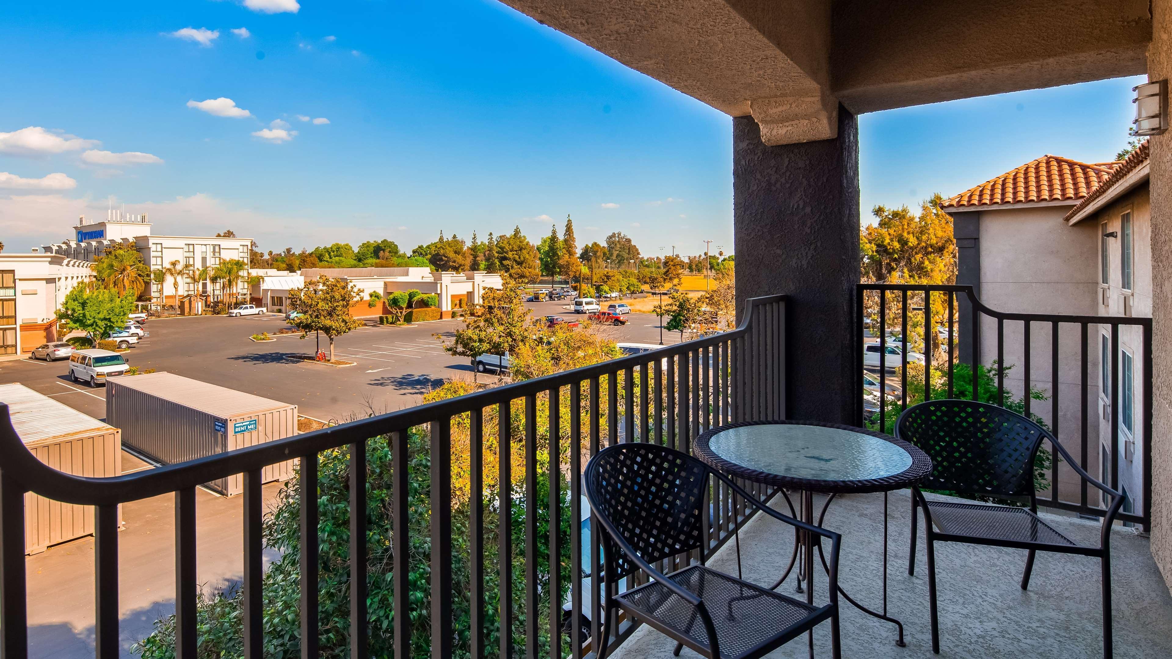Best Western Plus Moose Jaw Exterior photo