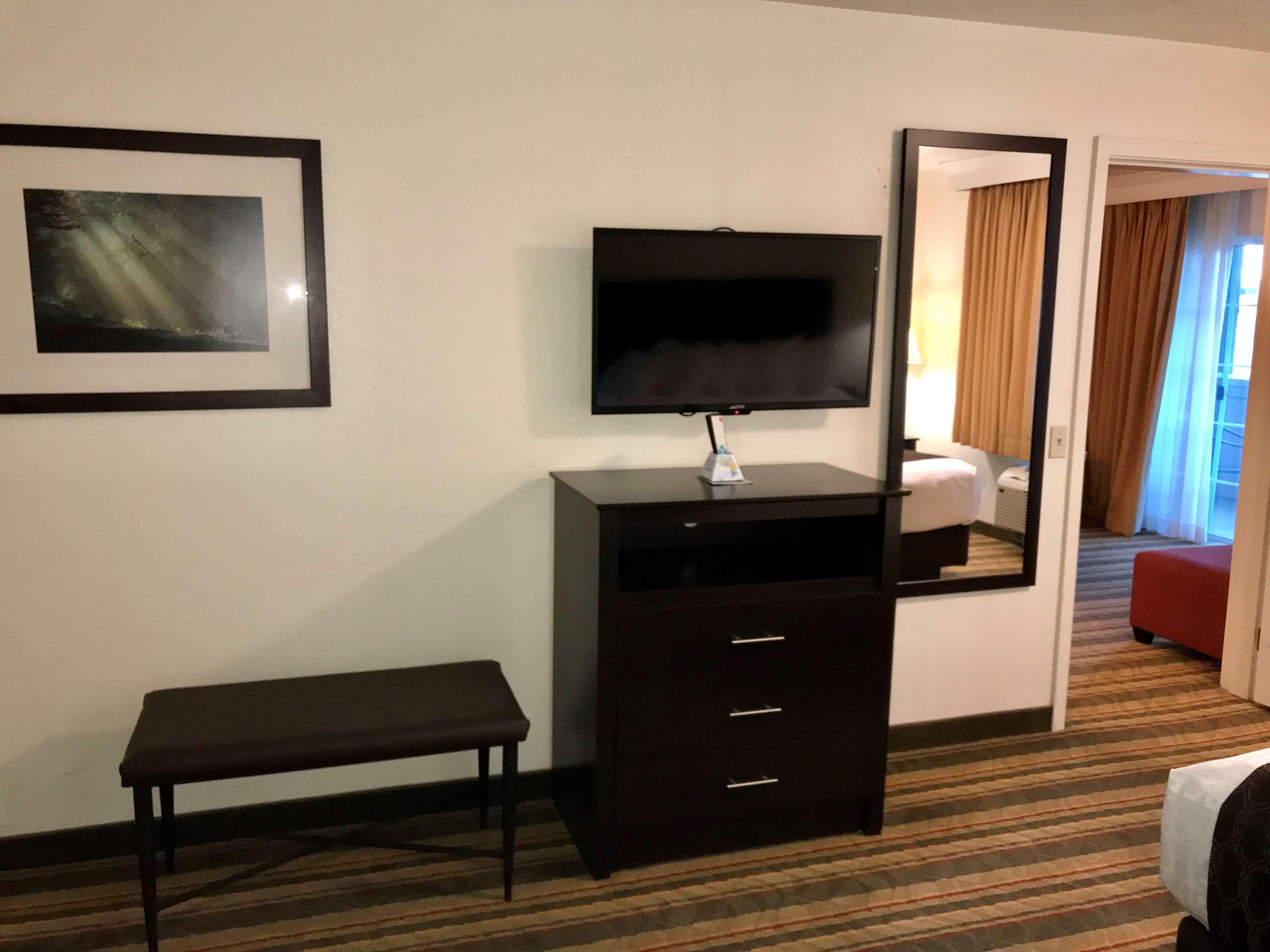 Best Western Plus Moose Jaw Exterior photo