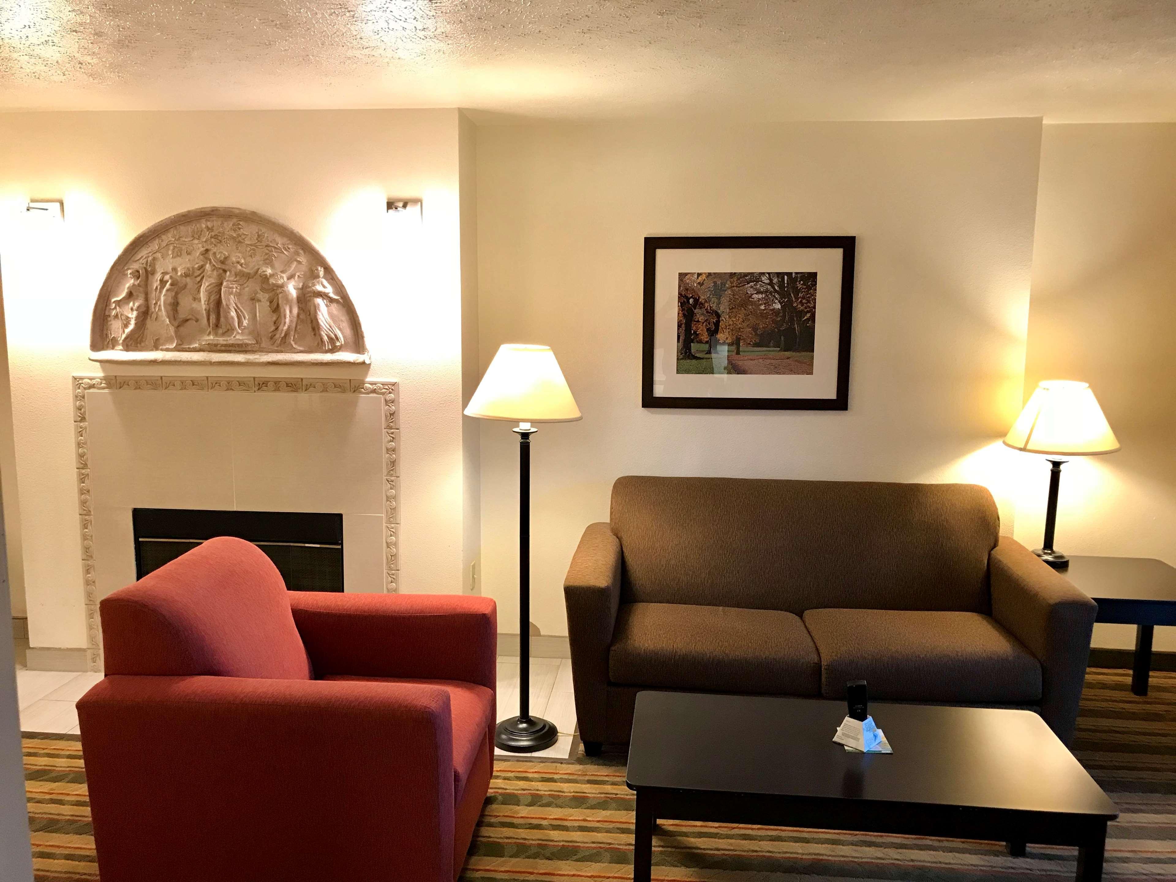 Best Western Plus Moose Jaw Exterior photo