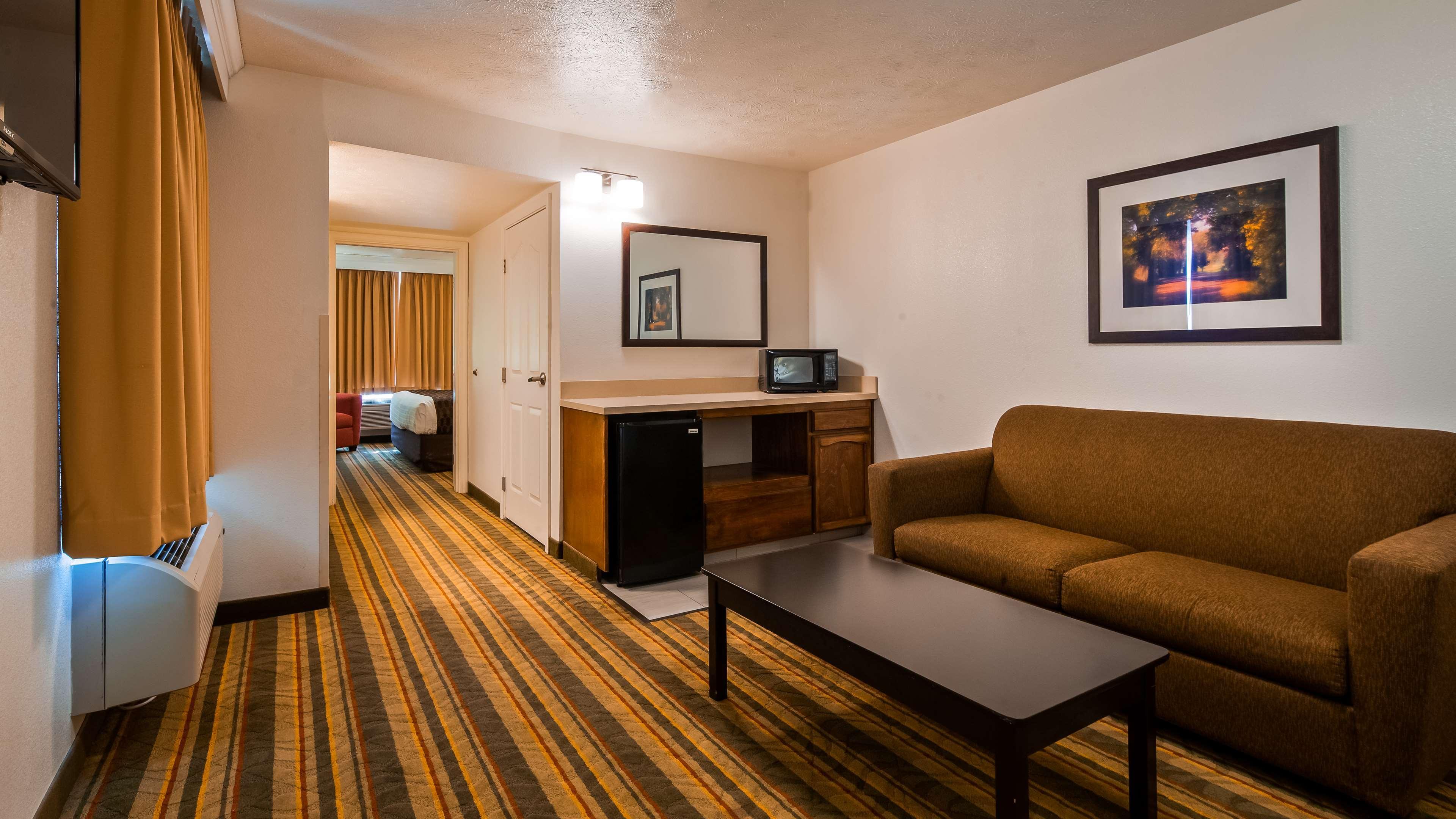 Best Western Plus Moose Jaw Exterior photo