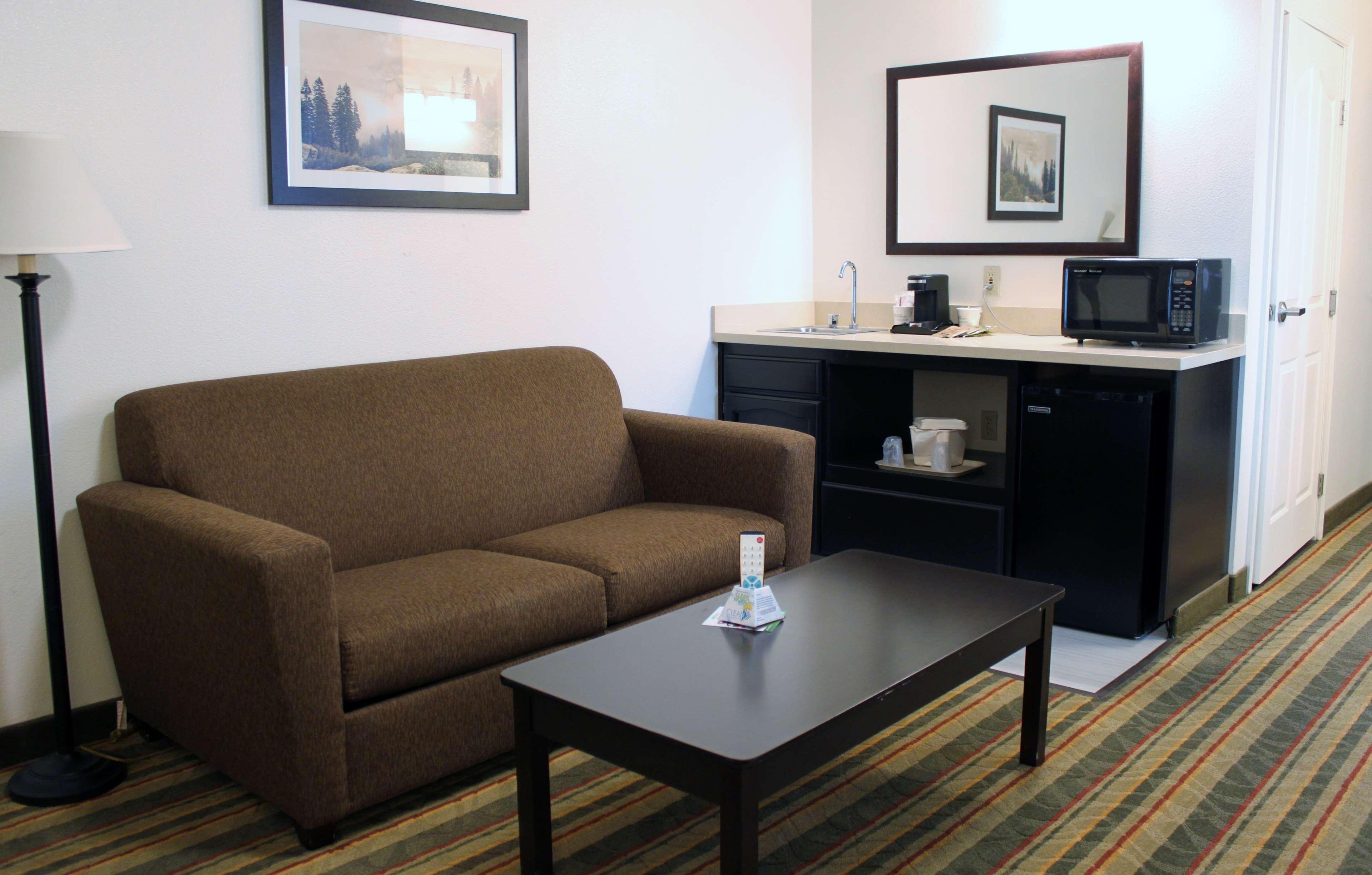 Best Western Plus Moose Jaw Exterior photo