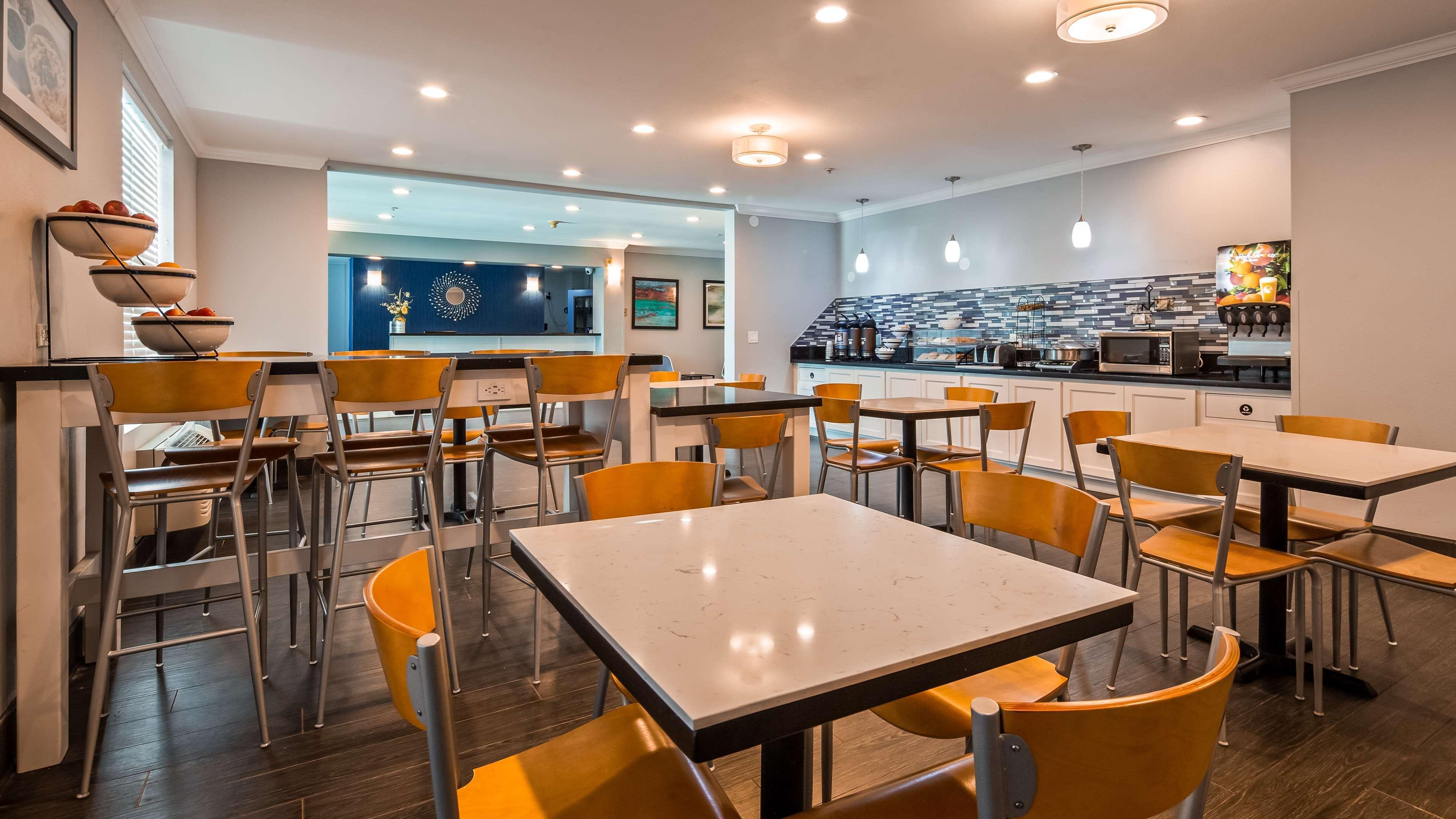 Best Western Plus Moose Jaw Exterior photo
