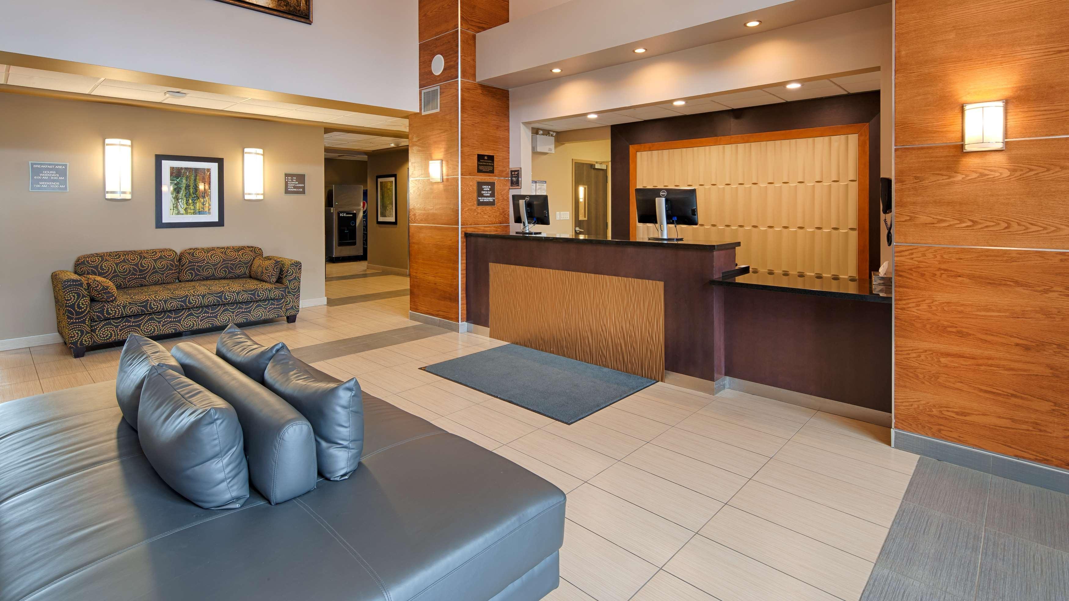 Best Western Plus Moose Jaw Exterior photo