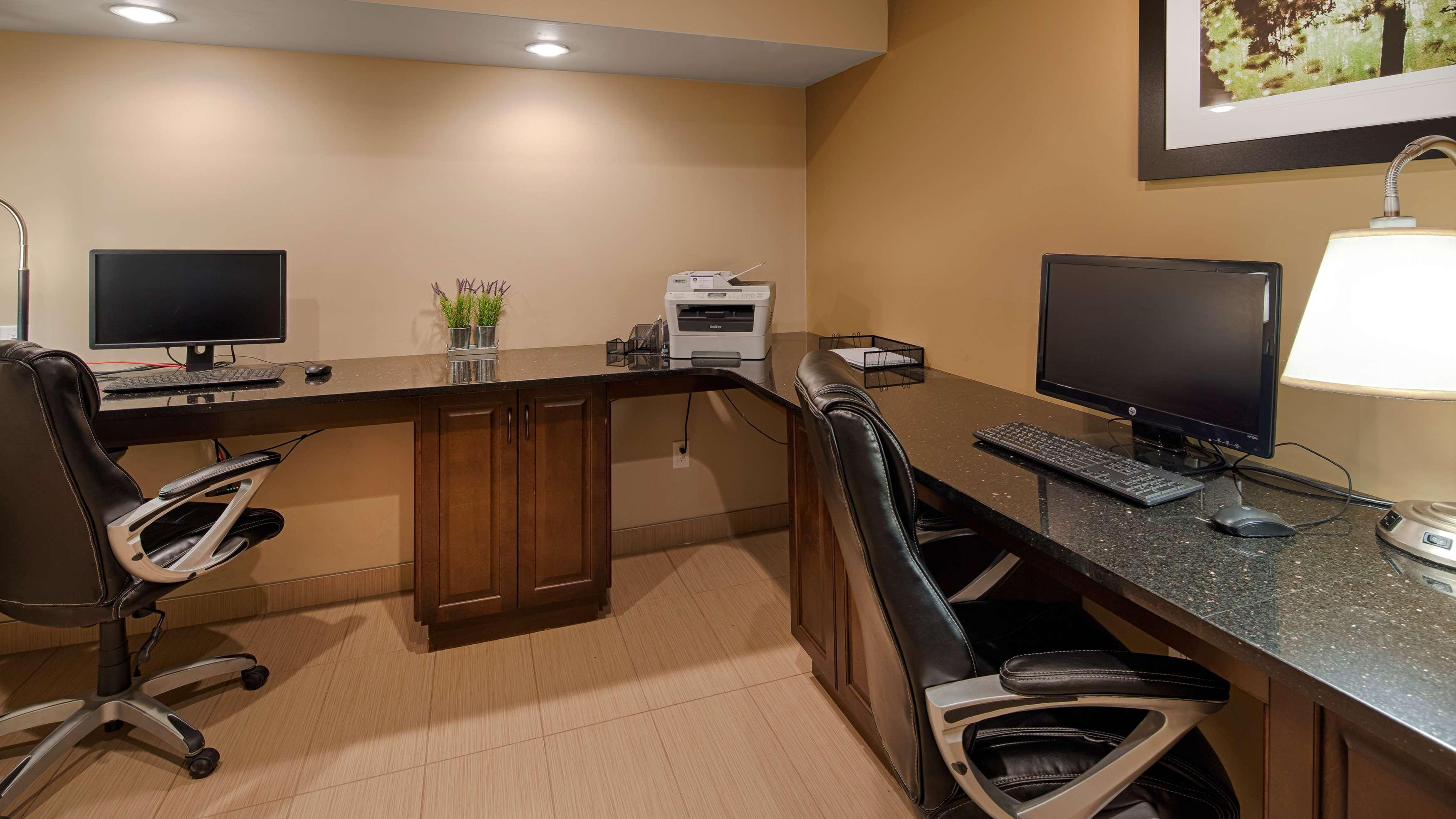 Best Western Plus Moose Jaw Exterior photo