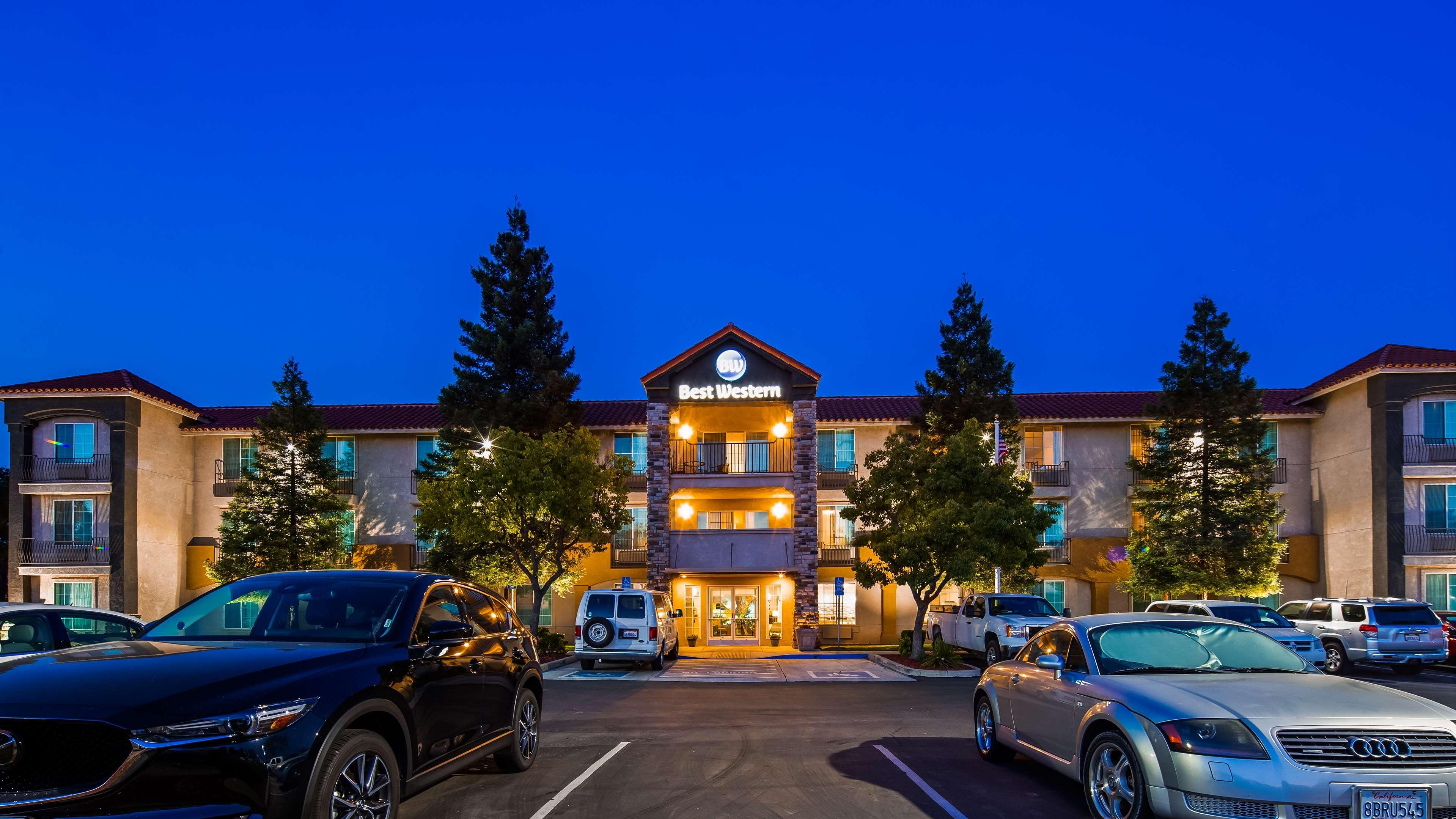 Best Western Plus Moose Jaw Exterior photo