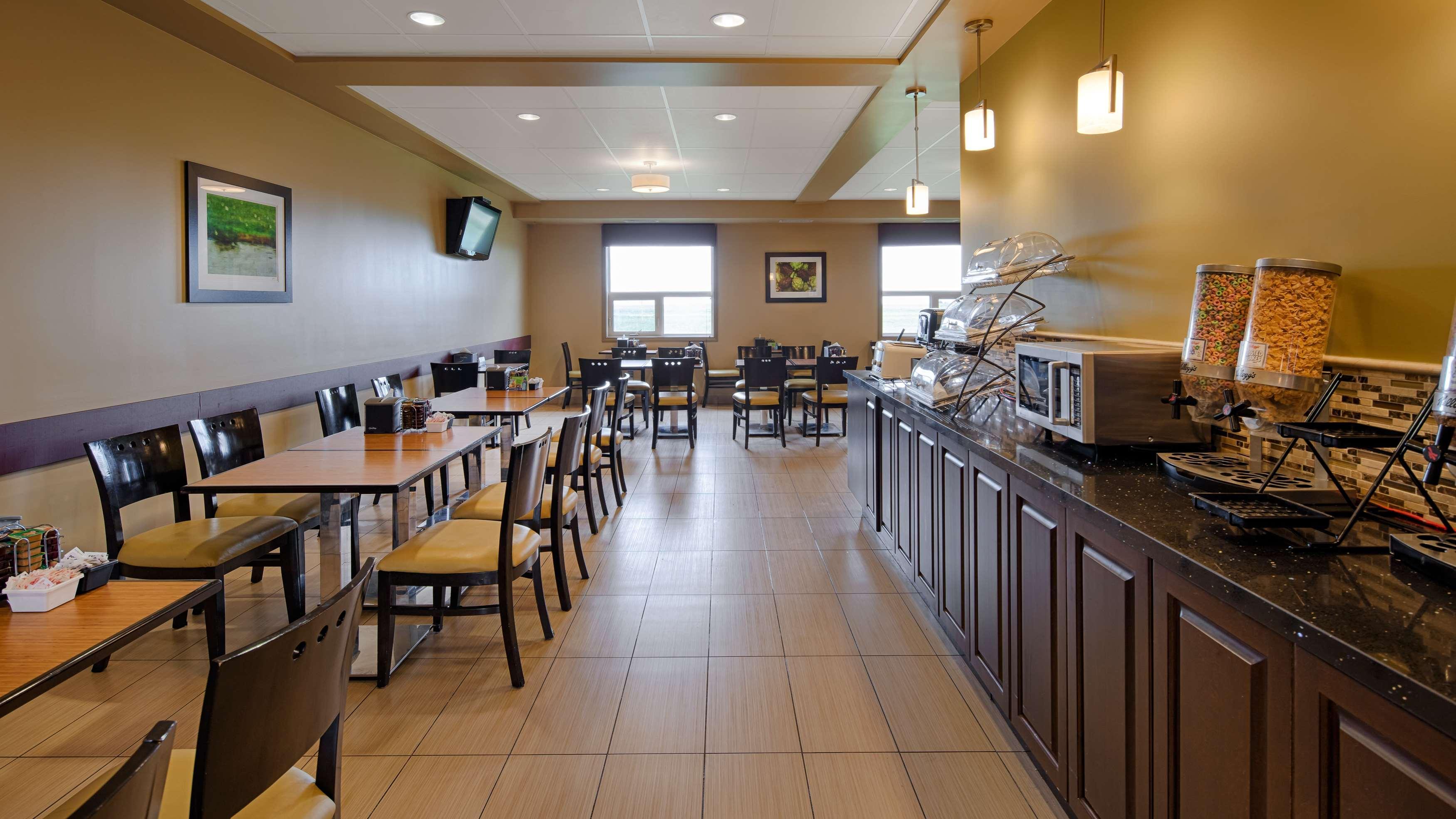 Best Western Plus Moose Jaw Exterior photo