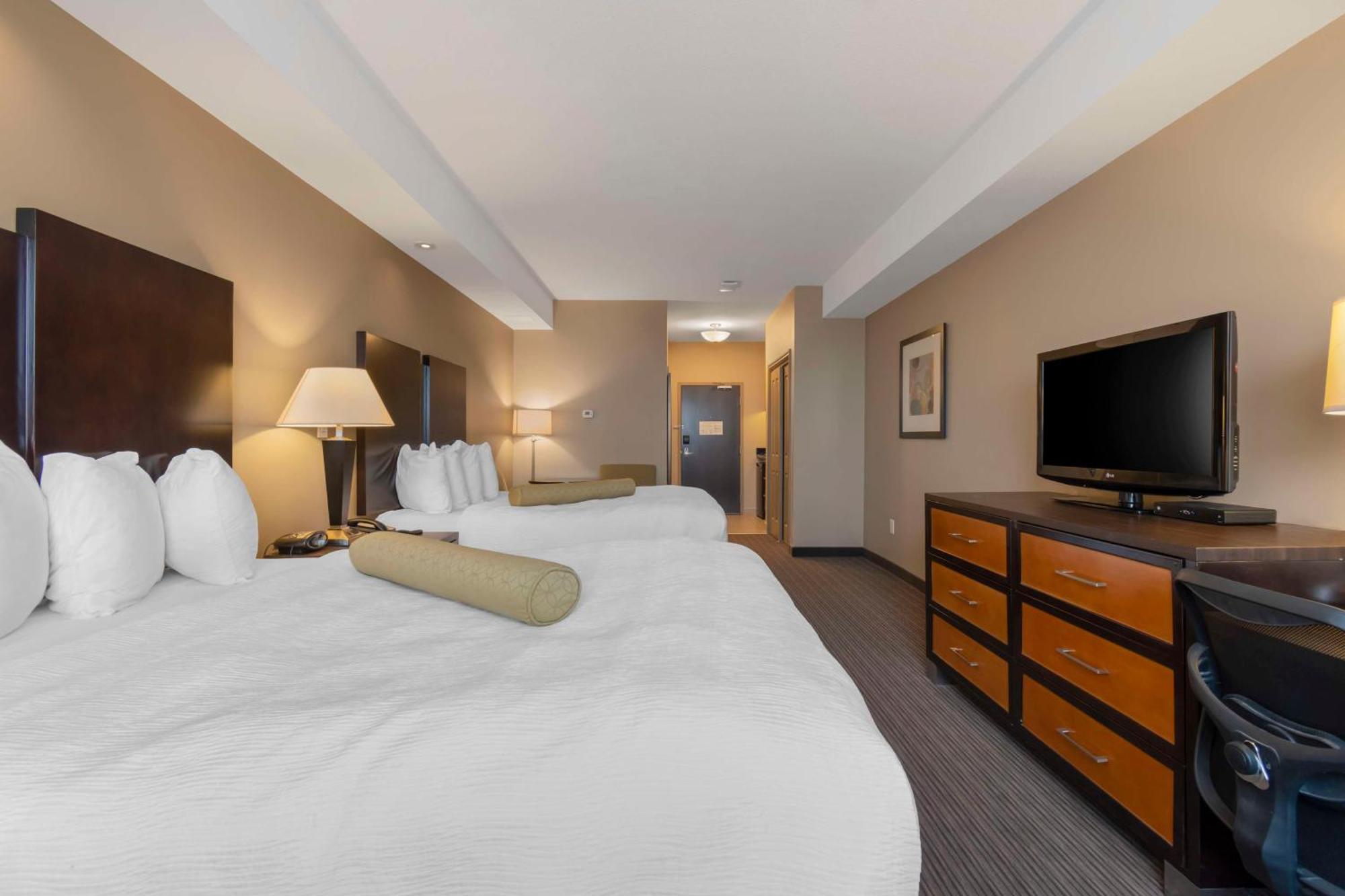 Best Western Plus Moose Jaw Exterior photo