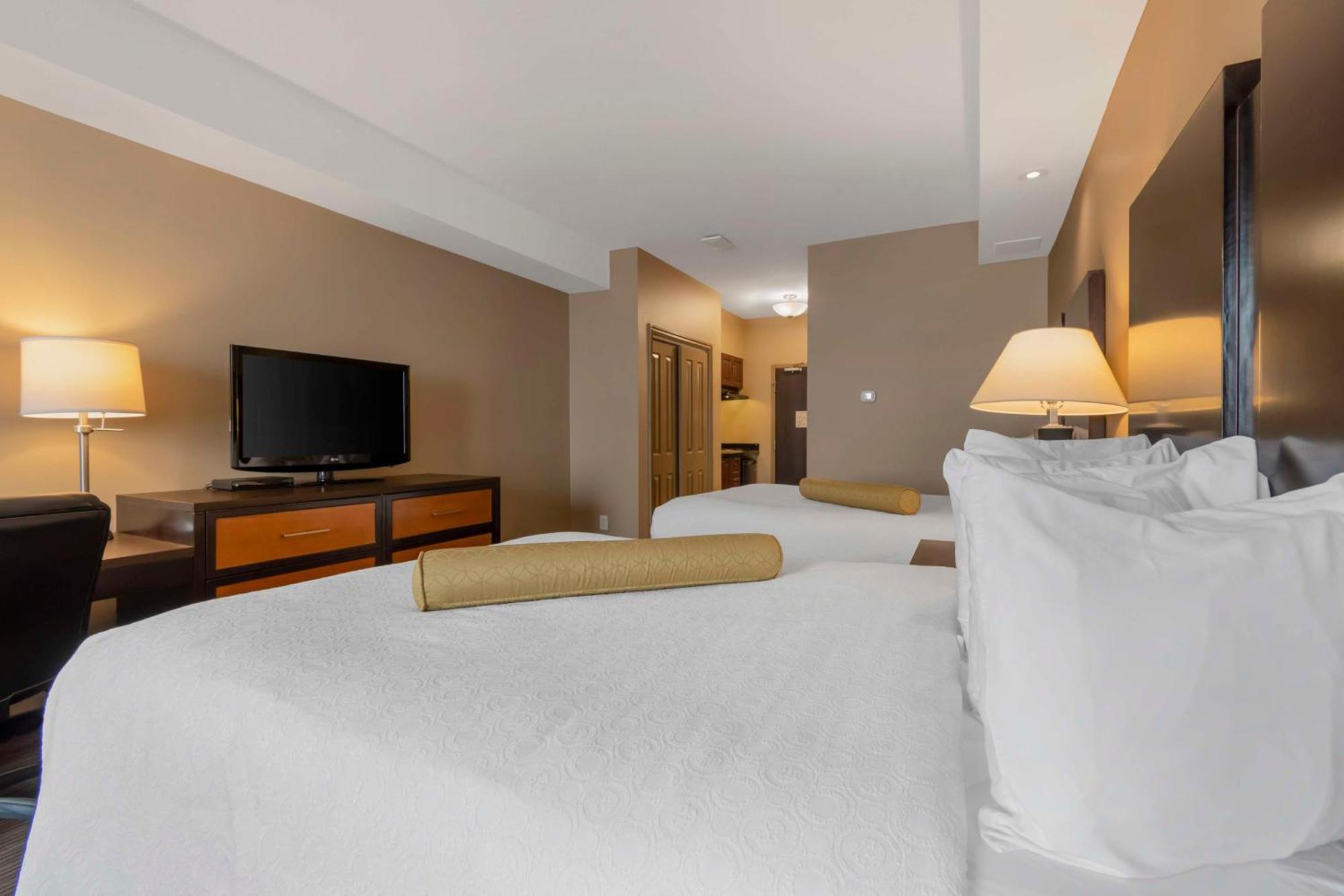 Best Western Plus Moose Jaw Exterior photo