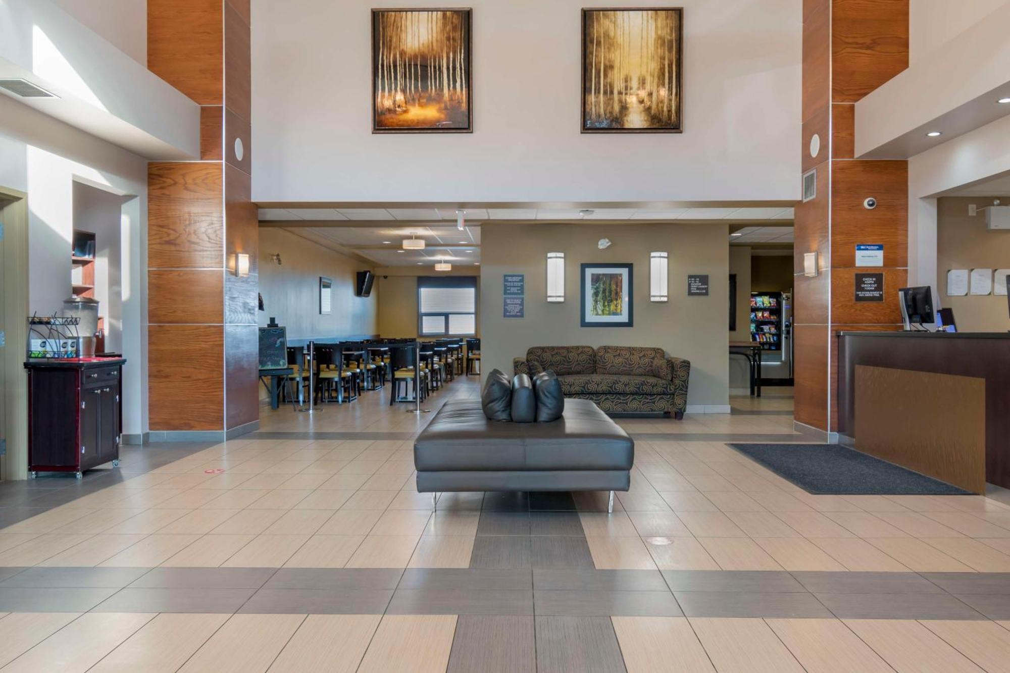 Best Western Plus Moose Jaw Exterior photo