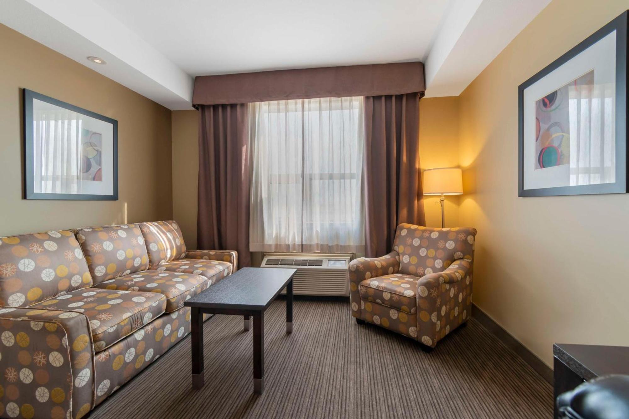 Best Western Plus Moose Jaw Exterior photo