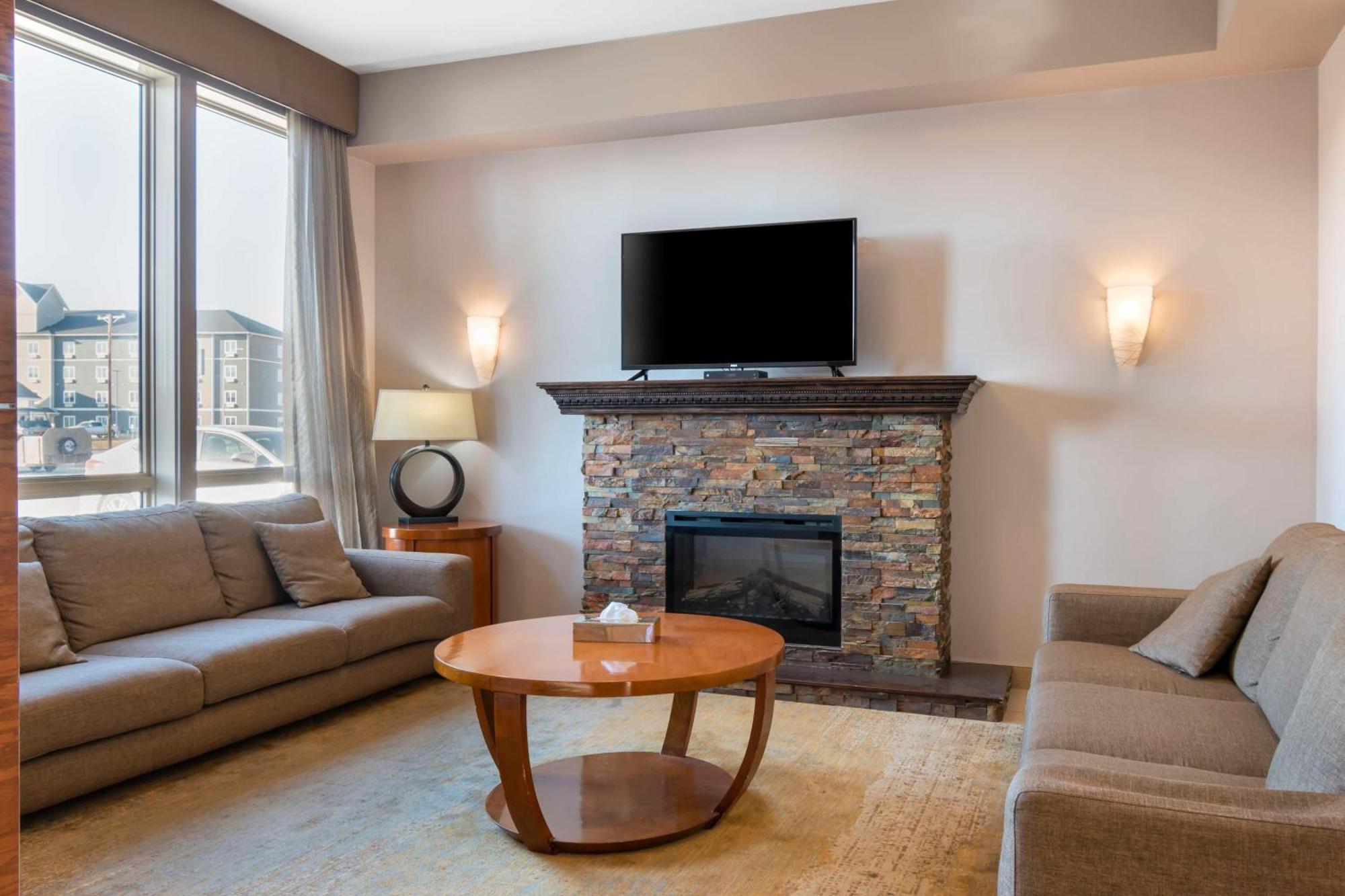 Best Western Plus Moose Jaw Exterior photo