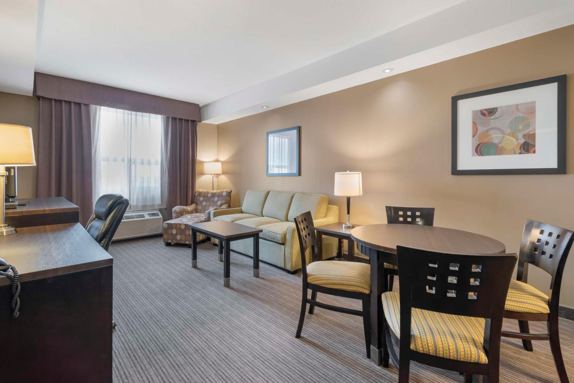 Best Western Plus Moose Jaw Exterior photo